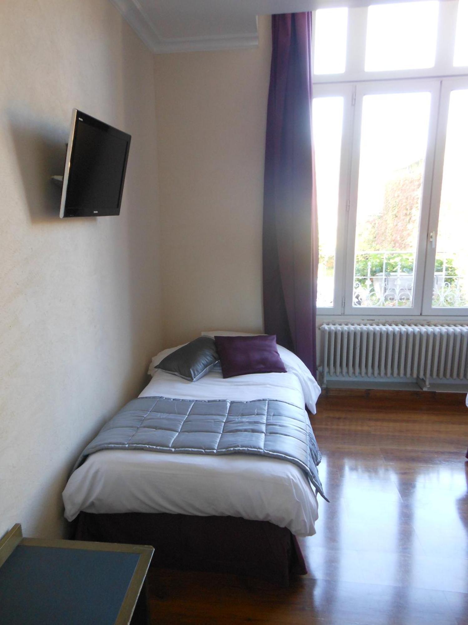 Logis - Hotel Restaurant L'Ecu De France Malesherbes Kültér fotó