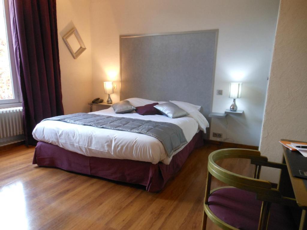Logis - Hotel Restaurant L'Ecu De France Malesherbes Kültér fotó