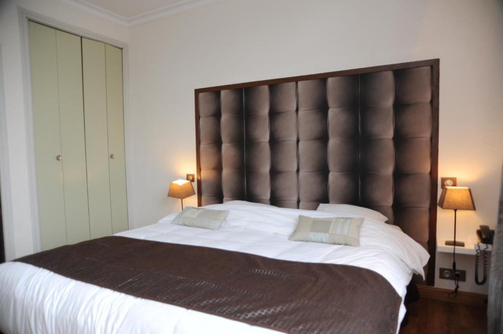 Logis - Hotel Restaurant L'Ecu De France Malesherbes Kültér fotó